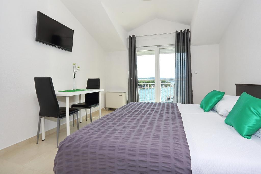 Apartments Dado Trogir Kamer foto