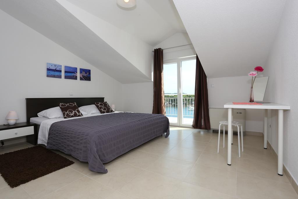 Apartments Dado Trogir Kamer foto